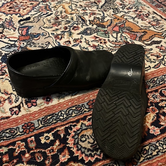 Black leather Dansko clogs - Picture 3 of 7